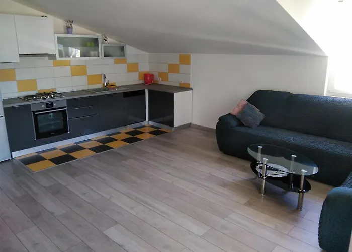 Apartments Mara Seget Vranjica