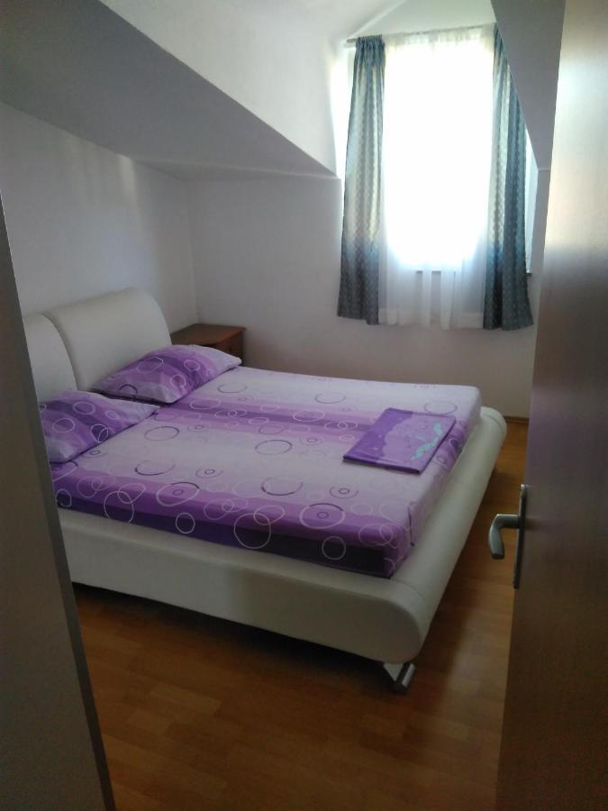 Apartment Mara Seget Vranjica