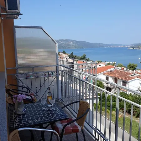 Apartments Mara Seget Vranjica Exterior foto